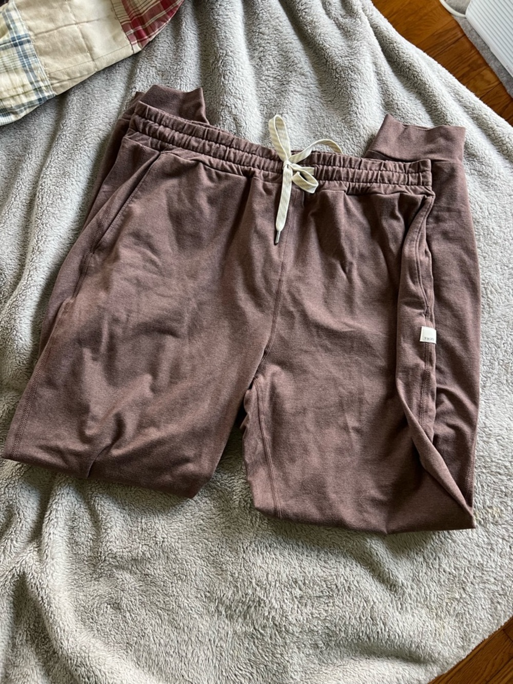 Vuori Women’s Fossil Heather Brown Performance Joggers Medium - Picture 3 of 5